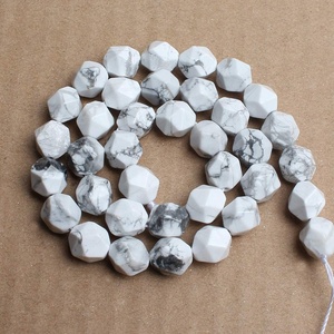 Commercio all'ingrosso Bianco <span class=keywords><strong>Howlite</strong></span> per Monili Che Fanno FAI DA TE Fatti A Mano Artigianato Naturale Sfaccettato <span class=keywords><strong>Howlite</strong></span> Bianco Diamante Taglio Branelli Allentati - Product Image 3