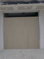 Puerta de Garaje Seccional Automática BOCHRAM con Revestimiento de Madera, Aislamiento Térmico, Impermeable, Exterior de Aleación de Aluminio, Eficiente en Energía
