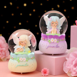 Boule de cristal lumineuse en forme de poupée de dessin animé, ornements en verre flocon de neige - Cadeaux créatifs pour étudiants, mariages, anniversaires, décoration rêveuse, vente en gros - Product Image 2