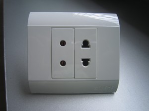 Nouvelle conception, interrupteurs et prises murales à bouton-poussoir standard UK/EU 250V 10A, interrupteurs électriques pour éclairage - Product Image 2