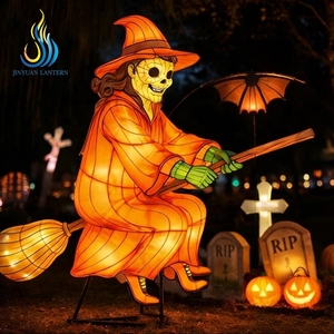 Lanterne géante d'Halloween pour l'extérieur, squelette de sorcière montant sur une balai, pour décorations de jardin - Product Image 1