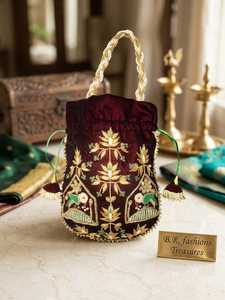 Sac à main Potli élégant en velours de soie couleur bordeaux, avec travail Gota Patti, forme selle, fermeture à cordon, léger, thème cage à perroquet - Product Image 5