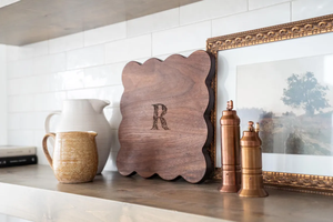 가리비 모노그램 커팅 보드 커플을위한 맞춤 선물 - Product Image 3