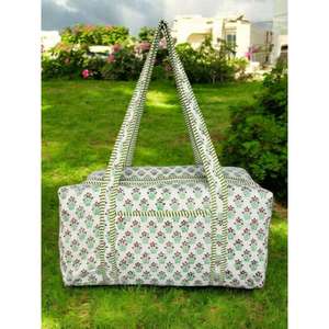 Bolsa de lona acolchada de algodón estampada a mano, ligera, con interior espacioso y asas resistentes, ideal para viajes y gimnasio. - Product Image 4