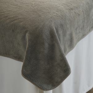Housse <span class=keywords><strong>de</strong></span> <span class=keywords><strong>table</strong></span> <span class=keywords><strong>de</strong></span> <span class=keywords><strong>massage</strong></span> SPA grise 230x120cm en velours <span class=keywords><strong>avec</strong></span> dentelle et <span class=keywords><strong>trou</strong></span> <span class=keywords><strong>pour</strong></span> le visage - Product Image 3