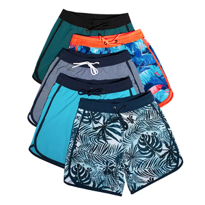 Vêtements de plage personnalisés pour hommes, shorts de plage à rayures, shorts de bain en tissu recyclé à séchage rapide, shorts de plage à la mode - Product Image 4