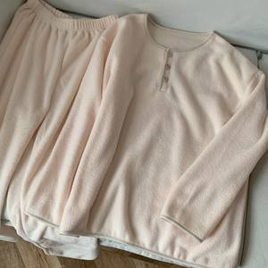 Pull à manches longues doux et confortable pour femmes avec col rond à pois épaissi Ensemble chaud décontracté pour rester à la maison - Product Image 3