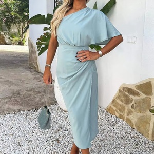 ชุดเดรสสีพื้นสำหรับฤดูร้อนแบบขายส่ง ชุดเดรสออกงานแบบไหล่เดียว ชุดเดรสแฟชั่นสำหรับงานปาร์ตี้และงานกลางคืนสำหรับผู้หญิง - Product Image 1