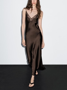 Vente en gros Robe de soirée noire personnalisée en <span class=keywords><strong>satin</strong></span> uni à col V profond avec bretelles spaghetti Robe <span class=keywords><strong>longue</strong></span> en dentelle pour femme - Product Image 3