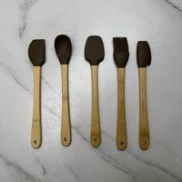 Mini outils de pâtisserie, ensemble de 5 pièces colorées, spatule, grattoir en silicone, ensemble d'ustensiles de cuisine en silicone à manche en bambou pour enfants