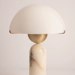 Lampe de table avec base en marbre et accents dorés, ampoule LED E27 220V, commande par interrupteur, design minimaliste nordique, décoration pour salon et chambre à coucher - Product Image 1