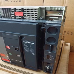 Interruptor Automático Schneider Electric MT 06 N1 4P, 380V 63A, Interruptor de Circuito de Aire de Baja Presión - Product Image 1