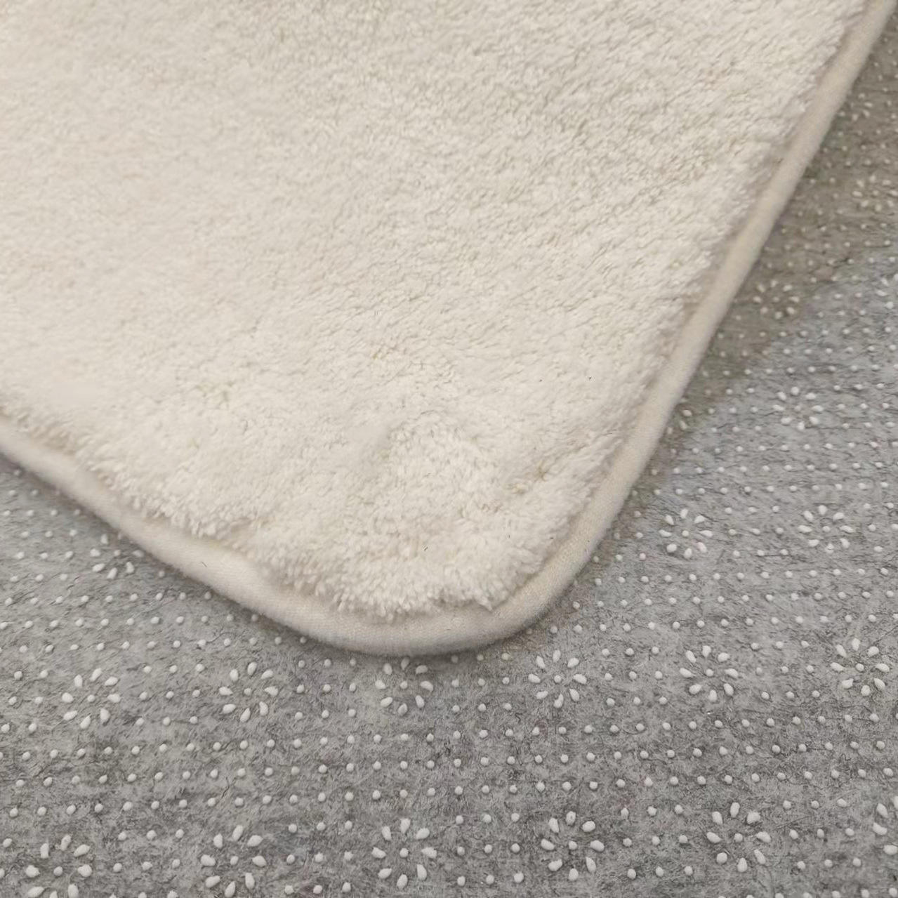 ฐานสีเทาผมยาว