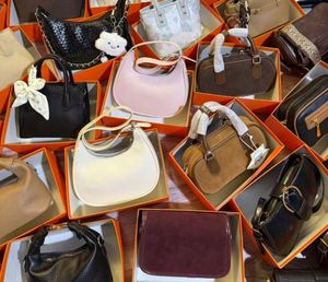 2025 Fashion Girl Tote Bags New Designers Handbags for Women Ladies Durable Other Material Pearl Open <b>Pillow</b> <b>Shape</b> 1L Capacity - Product Image 3