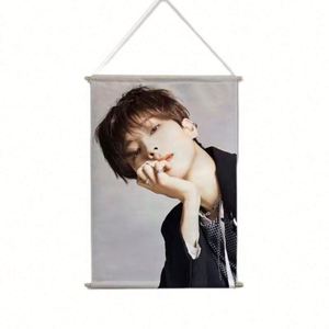 Póster Flexible de Tela con Personajes de Kpop/Anime, Pancarta Colgante para Pared, Póster Enrollable para el Hogar - Product Image 1