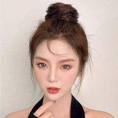 Pinza marrón claro para caca, pinza para el pelo, diseño de cabeza de albóndigas - Product Image 1