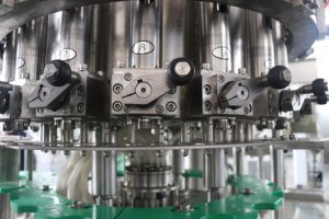 Neuankömmling Komplette Getränke verpackungs maschinen Automatische 500ml Fruchtsaft Produktions linie Getriebe motor SPS Frischer Fruchtsaft - Product Image 4