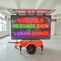 Afficheur à messages variables (VMS) solaire sur remorque, écran LED couleur P10 pour travaux routiers