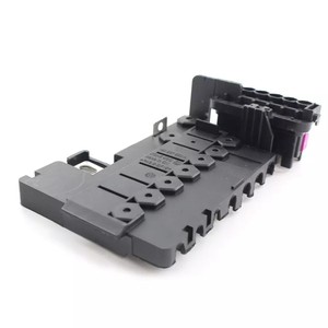 Nueva caja de fusibles de terminal de batería de coche 6R0937548C 6R0937548F para Jetta Polo 2010- <span class=keywords><strong>Skoda</strong></span> Citigo 2012- <span class=keywords><strong>Octavia</strong></span> Rapid de alta calidad - Product Image 3