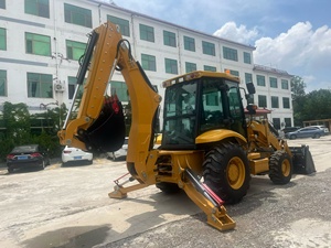 Retroexcavadora CAT 420F Amarilla con Motor, Cucharón Delantero de 8000 kg y Brazo de Excavación Trasero para Uso en Construcción - Product Image 3