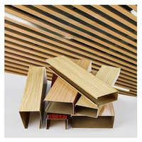 Plafonds en dalles perforées en alliage d'aluminium ignifuge et insonorisant, imitation bois, pour bâtiments de bureaux modernes