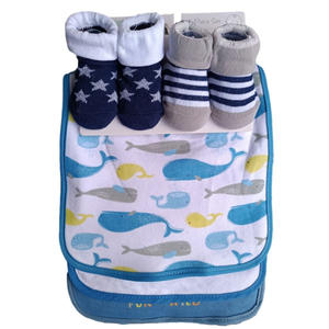 Baby Neugeborenen Baumwoll-Lätzchen-Socken-Kombinationsset Bedruckt Bestickt Langes Quadratisches Rutschfestes Handtuch Bequem und Niedlich - Product Image 6