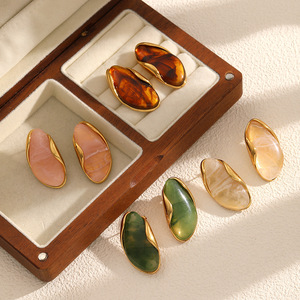 Nouvelles Boucles d'Oreilles Vintage en Résine Géométriques pour Femme, Plaqué Or 18K, Acier Inoxydable, Bijoux Quotidiens Tendance Marron Vert - Product Image 1