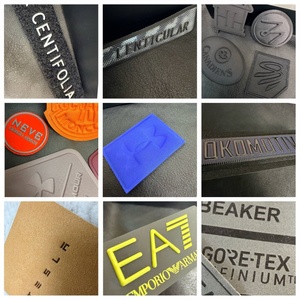 Etiqueta de silicona con logotipo personalizado del fabricante, parche de silicona de lujo con relieve 3D, etiqueta impresa en relieve para prendas de vestir - Product Image 3