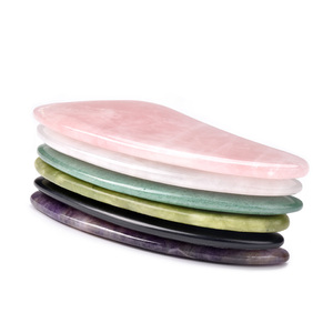 Strumento per Massaggio Facciale Gua Sha in Quarzo Rosa Naturale e Giada Bianca a Forma di Corno, Applicazione per il Viso Mushang Guasha - Product Image 3