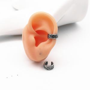 Boucle d'oreille personnalisée pour homme en acier inoxydable 316L, étanche, résistante au ternissement, motif tressé celtique, clip d'oreille, cartilage, style viking gothique, cadeau - Product Image 5