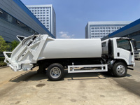 Camion compacteur de déchets I-suzu ELF 4X2 6m3, camion d'élimination des déchets, camion de compression des ordures