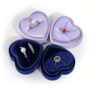 Étui à bague en velours pêche irrésistible - Le symbole ultime de la jeunesse et de l'amour - Product Image 2