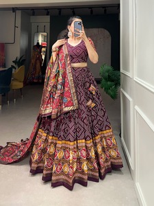 Seda impressa requintada Lehenga Choli Patola & <span class=keywords><strong>Foil</strong></span> Print Elegância tradicional - Product Image 3