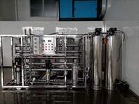 Machine de traitement d'eau en acier inoxydable 4T/H, filtration à membrane RO double étage, garantie 1 an pour traitement d'eau ultra-pure, électronique
