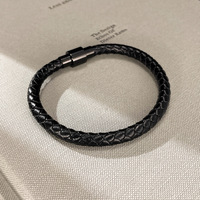 QUSEDINY Bracelet à breloques en acier inoxydable pour homme-Cuir noir tressé Motif papillon magnétique Tendance Boucle magnétique élégante