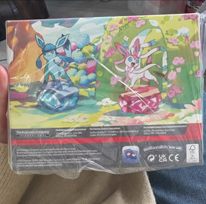 Pokémon TCG Scarlet & Violet Prismatic Evolutions Mini Tin Display Box Eeveelutions Tarjetas Coleccionables - Product Image 3