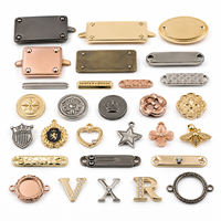 Plaque métallique personnalisée avec logo, étiquette métallique sur mesure, petite série, faible MOQ pour vêtements, chaussures, sacs à main, parfums, étiquettes pour animaux de compagnie, branding de boutique