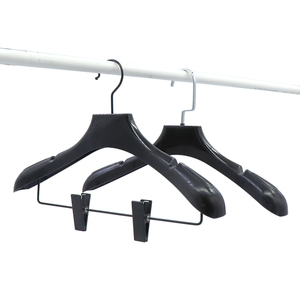 Appendiabiti in plastica antiscivolo personalizzabili con logo, neri e bianchi, per gonne da donna, abiti da sposa, giacche, abiti da uomo, cappotti, bikini e camicie - Product Image 1