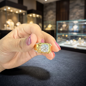 Bagues signet solitaires de luxe pour hommes, en diamant de laboratoire taille ronde, à bande épaisse, vente en gros - Product Image 5