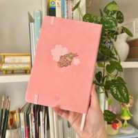 Carnet de notes LABON Kawaii Spring Cafe en cuir PU végétalien, papier crème 100 g/m², avec logo personnalisé et élastique