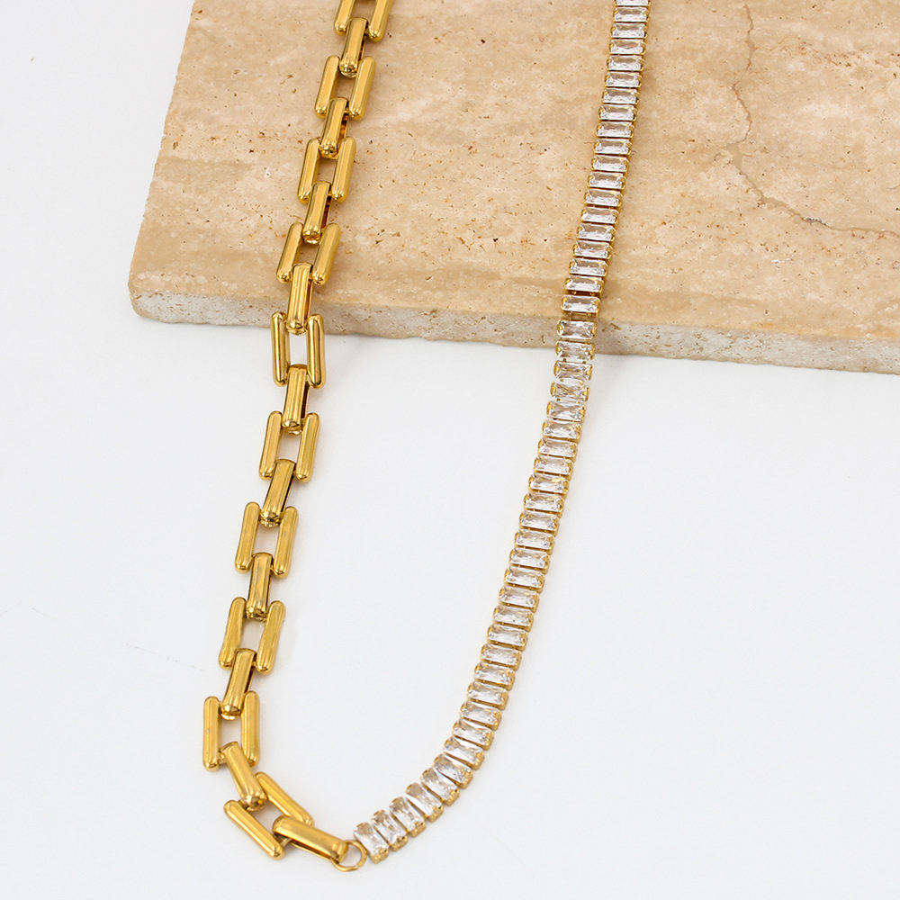 สร้อยคอสีขาว