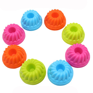Moldes de Silicona Reutilizables Ecológicos Antiadherentes Resistentes al Calor para Hornear Muffins y Donuts, Juego de 12 Formas Surtidas, Rosa, Azul, Naranja - Product Image 5