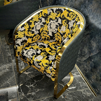 Klassischer Monogramm-Stoff-Möbelstuhl mit Titan-Hardware Luxuriöser Esszimmerstuhl Hochwertige Villa- & Hotel-Esszimmermöbel