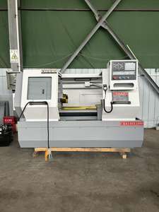 مخرطة سرير مسطحة تعمل بالتحكم الرقمي باستخدام الحاسب الآلي 52/80 فتحة اختيارية مصنوعة في الصين CK6140 - Product Image 3