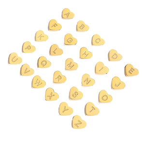 จี้รูปหัวใจ BOYI 26 ตัวอักษร สีพีช หัวใจแบบเจาะรู สแตนเลสสตีลเคลือบสูญญากาศ ไม่ซีดจาง ขัดเงาแบบกระจก สำหรับงาน DIY - Product Image 2