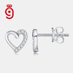 Boucles d'oreilles clous romantiques en moissanite cœur ouvert avec micro-pavé demi-<span class=keywords><strong>bordure</strong></span> en argent S925 – Cadeau intemporel, bijoux étincelants - Product Image 6