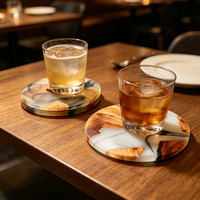 Sous-verres ronds en bois absorbants et écologiques au design marbre vintage avec résine époxy pour la protection et la décoration de la table basse