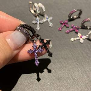 Pendientes de Plata de Ley S925 con Cruz, Diseño de Alta Gama, con Diamantes, Estilo Moderno y Personalidad - Product Image 2