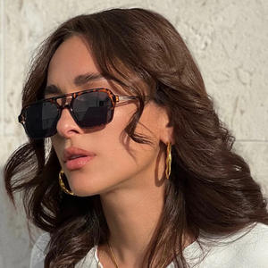 وصل حديثًا أقراط كبيرة مكتنزة مقاومة للتشويه على شكل سي سي مطرقة نسيج ذهبي طوق من الفولاذ المقاوم للصدأ أقراط للنساء - Product Image 3