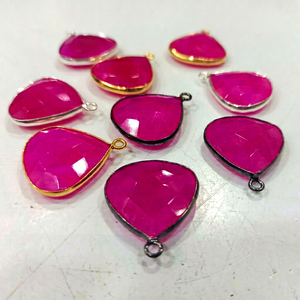 Chalcedoine rose naturel en forme de cœur, 20 mm, briolette, boucle simple, breloques - Product Image 1